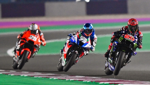 epa09801595 French MotoGP rider Fabio Quartararo (R) of the Monster Energy Yamaha MotoGP team in action during the second free practice session of the Motorcycling Grand Prix of Qatar at the Losail International Circuit in Doha, Qatar, 04 March 2022. The 2022 MotoGP World Championship season's first race will be held at Losail International Circuit on 06 March.  EPA/NOUSHAD THEKKAYIL