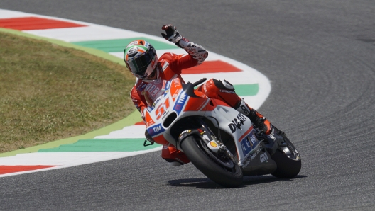 Andrea Dovizioso al Mugello nel 2017
Sport Motociclismo- MotoGP
GRAN PREMIO D'ITALIA 'OAKLEY' - Autodromo Internazionale del Mugello - 2017-FP4/Q1-Q2
nella foto:

Photo Costanza Benvenuti/LaPresse
2017 03 June
Sport - Motociclismo - MotoGP
GRAN PREMIO D'ITALIA 'OAKLEY' - Autodromo Internazionale del Mugello - 2017-FP4/Q1-Q2
in the Photo: