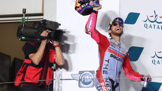 DOHA, QATAR - MARCH 06: Enea Bastianini of Italy and Gresini Racing MotoGP cuts the finish lane and celebrates the victory during the MotoGP race during the MotoGP of Qatar at Losail Circuit on March 06, 2022 in Doha, Qatar. (Photo by Mirco Lazzari gp/Getty Images,)