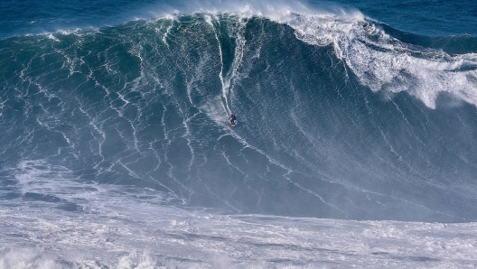 Alessandro Marcianò in azione a Nazaré. Foto: Mauro Correia