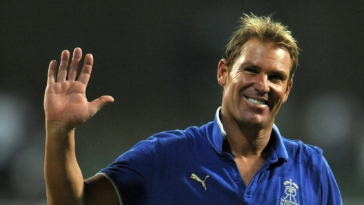 (FILES) In this file photograph taken on May 20, 2011, Australian bowling legend and Rajasthan Royals' captain Shane Warne waves to the crowd as he leaves the field after his last international match - the IPL Twenty20 match between Rajasthan Royals and Mumbai Indians at The Wankhede Stadium in Mumbai on May 20, 2011. - Australia cricket great Shane Warne, widely regarded as the greatest leg-spinner of all time, has died aged 52, according to a statement issued by his management company on March 4, 2022, Warne's management said he died in Koh Samui, Thailand, of a suspected heart attack. (Photo by Indranil MUKHERJEE / AFP)