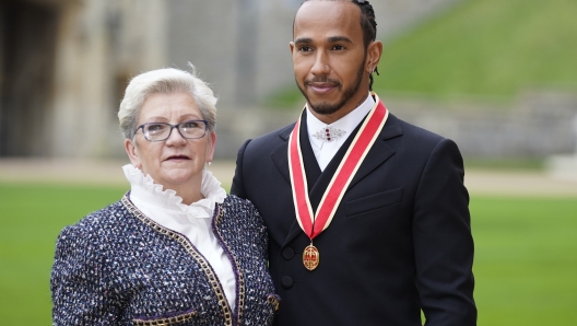 Carmen Lockhart e il figlio Lewis Hamilton lo scorso dicembre a Windsor Getty