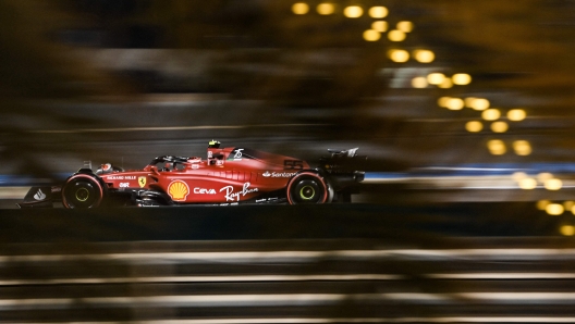 TOPSHOT - Ferrari's Monegasque driver Charles Leclerc drives during the qualifying session on the eve of the Bahrain Formula One Grand Prix at the Bahrain International Circuit in the city of Sakhir on March 19, 2022. (Photo by OZAN KOSE / AFP)