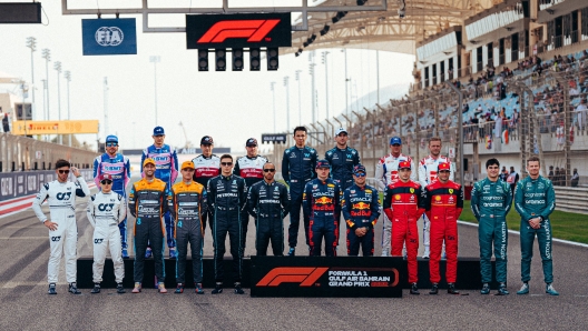 Foto di gruppo per i piloti F1 edizione 2022