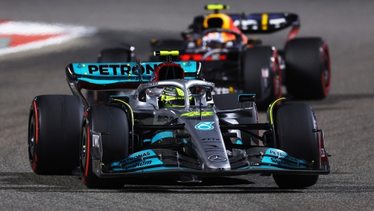 BAHRAIN, BAHRAIN - MARCH 20: Lewis Hamilton of Great Britain driving the (44) Mercedes AMG Petronas F1 Team W13 during the F1 Grand Prix of Bahrain at Bahrain International Circuit on March 20, 2022 in Bahrain, Bahrain. (Photo by Lars Baron/Getty Images)