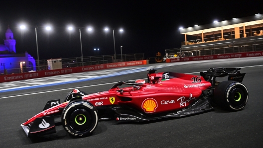 Ferrari's Monegasque driver Charles Leclerc drives during the 2022 Saudi Arabia Formula One Grand Prix at the Jeddah Corniche Circuit on March 27, 2022. (Photo by ANDREJ ISAKOVIC / AFP)