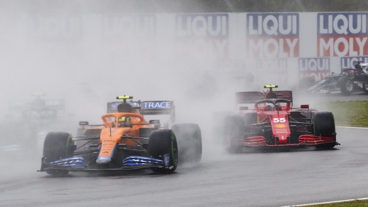 epa09143139 British Formula One driver Lando Norris of McLaren F1 Team (L) and Spanish Formula One driver Carlos Sainz of Scuderia Ferrari (R) in action during the Formula One Grand Prix Emilia Romagna at Imola race track, Italy, 18 April 2021.  EPA/DAVIDE GENNARI