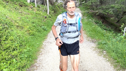 Marco Olmo, vincitore di due UTMB all'et di 58 e 59 anni, in un recente scatto fatto sulle Dolomiti