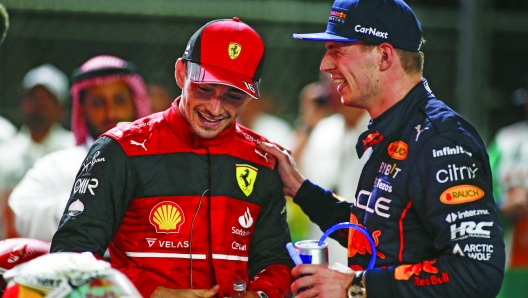 Foto IPP/HOCH ZWEI
Jeddah 27-03-2022
formula 1 F1 Automobilismo 
Gran Premio GP dell' Arabia Saudita - Gara  -
nella foto  Charles Leclerc (MCO, Scuderia Ferrari), #1 Max Verstappen (NLD, Oracle Red Bull Racing) parlando sorridenti al termine della corsa
- WARNING AVAILABLE ONLY FOR ITALIAN MARKET - Italy Photo Press -