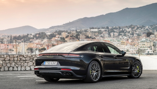 I prezzi della Panamera Platinum Edition partono da 116.744 euro