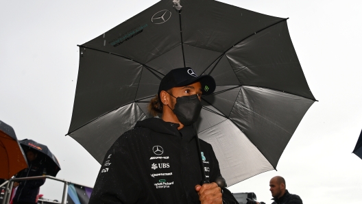 IMOLA, ITALY - APRIL 24: Lewis Hamilton of Great Britain and Mercedes walks to the drivers parade ahead of the F1 Grand Prix of Emilia Romagna at Autodromo Enzo e Dino Ferrari on April 24, 2022 in Imola, Italy. (Photo by Dan Mullan/Getty Images)