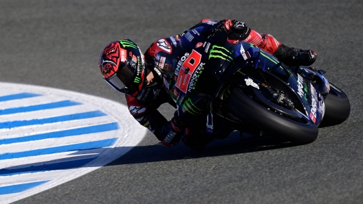 Yamaha French rider Fabio Quartararo rides during the third practice session of the MotoGP Spanish Grand Prix at the Jerez racetrack in Jerez de la Frontera on April 30, 2022. (Photo by JAVIER SORIANO / AFP)