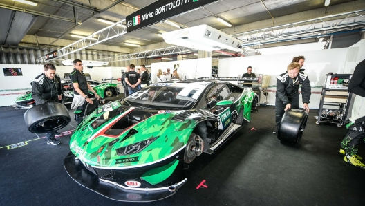 Il box Lamborghini Grasser a Portimao. Tutte le foto: Marco Passaniti - Lamborghini Media