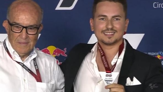 Jorge Lorenzo (a destra) con Carmelo Ezpeleta, ceo della Dorna