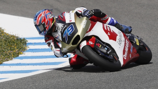 epa09920075 Japanese Ai Ogura (Idemitsu Honda Team Asia) steers his bike during the Moto2 race of the Spain's Motorcycling Grand Prix at 'Angel Nieto' racetrack in Jerez de la Frontera, Cadiz, Andalusia, southern Spain, 01 May 2022.  EPA/JOSE MANUEL VIDAL