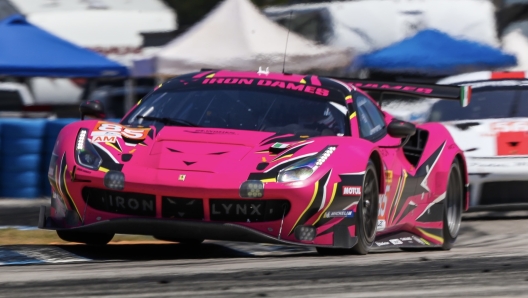 La Ferrari 458 Gte Evo numero 85 (Iron Dames) corre in classe Lmgte Am. Fia Wec/G. Tomescu