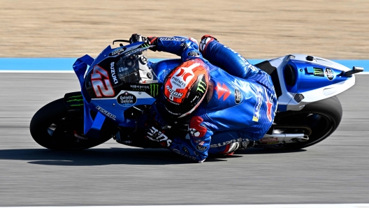 Suzuki Spanish rider Alex Rins rides during the third practice session of the MotoGP Spanish Grand Prix at the Jerez racetrack in Jerez de la Frontera on April 30, 2022. (Photo by JAVIER SORIANO / AFP)