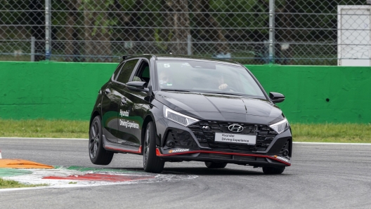 Hyundai i20 N è l'arma con la quale attaccare il tempo sul mini-circuito alla prima variante