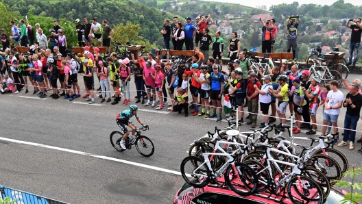 Spectators cheer as Team Bora's German rider Ben Zwiehoff competes in the curves of the last kilometers of the first stage of the Giro d'Italia 2022 cycling race, 195 kilometers between Budapest and Visegrad, Hungary, on May 6, 2022, with in background the river Danube. (Photo by Attila KISBENEDEK / AFP)