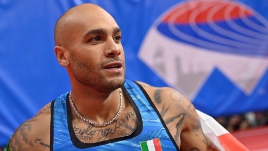 (FILES) In this file photograph taken on March 19, 2022, Gold medallist Italy's Lamont Marcell Jacobs celebrates his victory at the end of the men's 60 metres during The World Athletics Indoor Championships 2022 at the Stark Arena, in Belgrade. - Olympic champion Lamont Marcell Jacobs runs his first 100 metres since his shock win at the Tokyo Games last year in the Kip Keino Classic meet in the Kenyan capital on May 7, 2022. Jacobs and silver medallist Fred Kerley will go head-to-head for the first time since the Olympics.
It comes six weeks since Jacobs stormed to victory to take the world indoor 60m gold in Belgrade when the Italian ran down the American world champion Christian Coleman in the final. (Photo by ANDREJ ISAKOVIC / AFP)