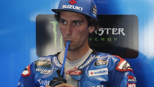 epa09918003 MotoGP's Spanish rider Alex Rins (Team Suzuki Ecstar) participates in the third training free session celebrated at 'Angel Nieto' racetrack in Jerez de la Frontera, Cadiz, Andalusia, southern Spain, 30 April 2022. Spain's Motorcycling Gran Prix will be held on 01 May.  EPA/Jose Manuel Vidal