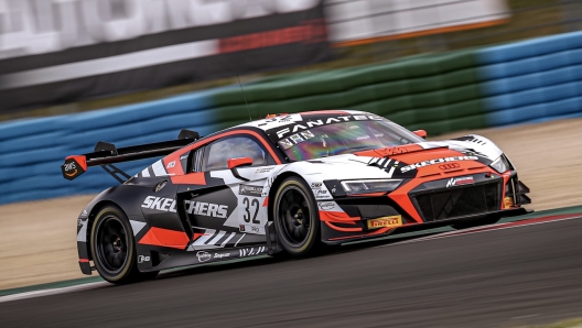 L'Audi R8 Lms numero 32. Sro/K. Pecks