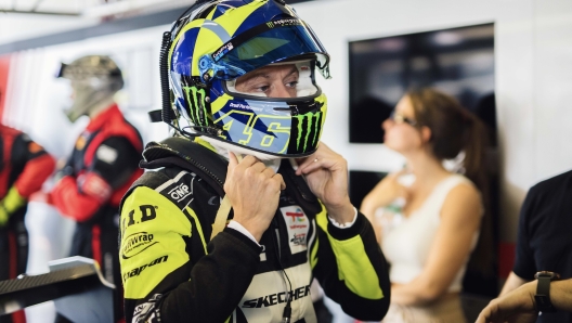 Valentino Rossi nel box del team Wrt a Magny-Cours. M. Scudiero