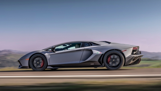 Quest'Aventador può raggiungere 355 km/h