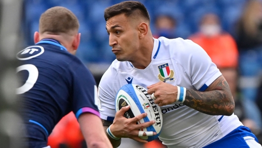 Italy's wing Pierre Bruno moves with the ball during the Six Nations international rugby union match between Italy and Scotland on March 12, 2022 at the Olympic stadium in Rome. (Photo by Alberto PIZZOLI / AFP)