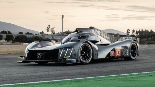 La Hypercar Peugeot 9X8 svelata a Portimao