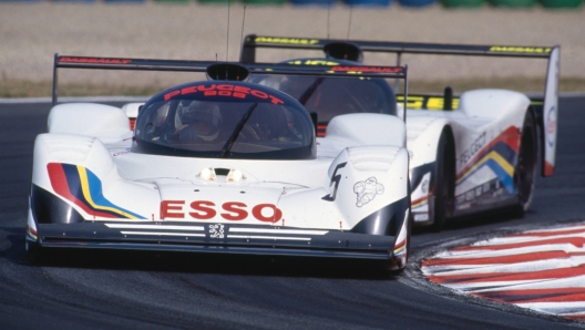 La Peugeot 905 Evo 1 Bis in pista nel 1991. Peugeot Sport/Dppi