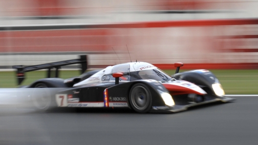 La Peugeot 908 di classe Lmp1 in azione alla 24 Ore di Le Mans 2007. Peugeot Sport/V. Curutchet/Dppi