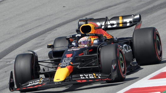 Red Bull's Dutch driver Max Verstappen competes during the Spanish Formula One Grand Prix at the Circuit de Catalunya on May 21, 2022 in Montmelo, on the outskirts of Barcelona. (Photo by LLUIS GENE / AFP)