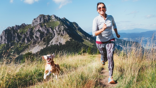 Correre con il cane fuoristrada