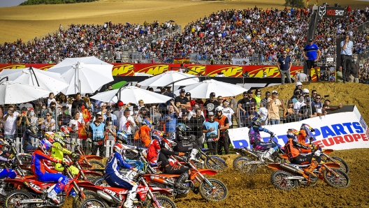 La partenza di una manche della MX2 in Spagna nel 2021