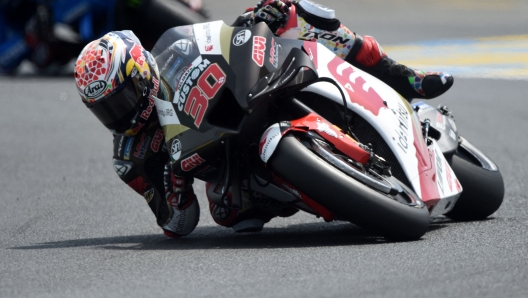 Honda-LCR Japanese rider Takaaki Nakagami rides during the third practice session ahead of the French Moto GP Grand Prix, at the Bugatti circuit in Le Mans, northwestern France, on May 14, 2022. (Photo by JEAN-FRANCOIS MONIER / AFP)