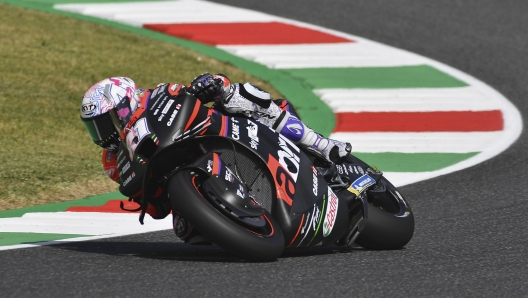 SCARPERIA, ITALY - MAY 27:  Aleix Espargaro of Spain and Aprilia Racing rounds the bend during the MotoGP of Italy - Free Practice at Mugello Circuit on May 27, 2022 in Scarperia, Italy. (Photo by Mirco Lazzari gp/Getty Images)