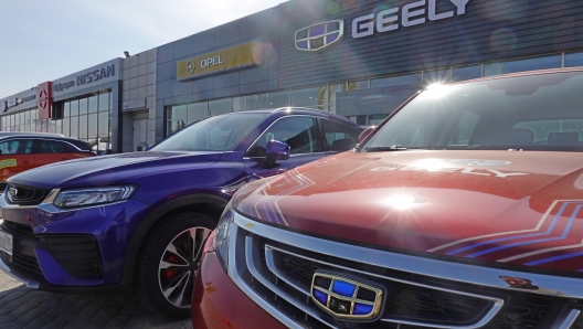 epa09895928 A view of a car show room of Chinese car maker Geely in Moscow Russia, 18 April 2022. As the result of sanctions imposed by the West on Russia, a number of automakers, including Volvo, BMW, Jaguar, Land Rover, Mercedes-Benz, Toyota, Mazda and others, have announced the suspension or limitation of their business in Russia, which had a significant impact on the Russian car market and increased sales of Chinese car brands.  EPA/MAXIM SHIPENKOV