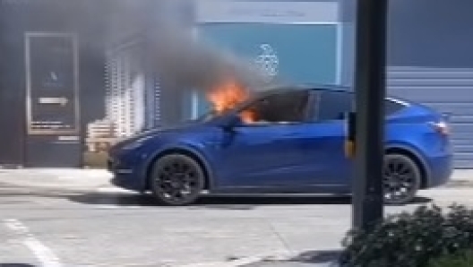 La Tesla Model Y che ha preso fuoco