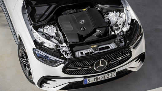 Mercedes-Benz GLC SUV Plug-in-Hybrid; Exterieur: AMG Line, MANUFAKTUR diamantweiß bright; Interieur: AMG Line, Leder zweifarbig powerrot/schwarz 

Mercedes-Benz GLC SUV plug-in hybrid; exterior: AMG line, MANUFAKTUR diamond white bright; interior: AMG line, leather two-tone power red/black