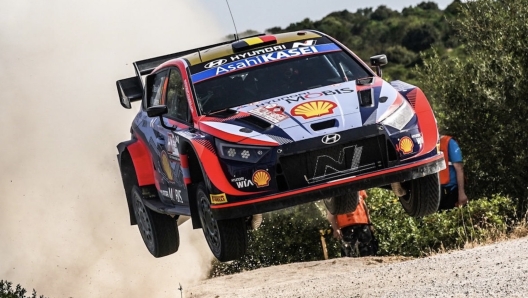 Thierry Neuville leader della prima giornata su Hyundai