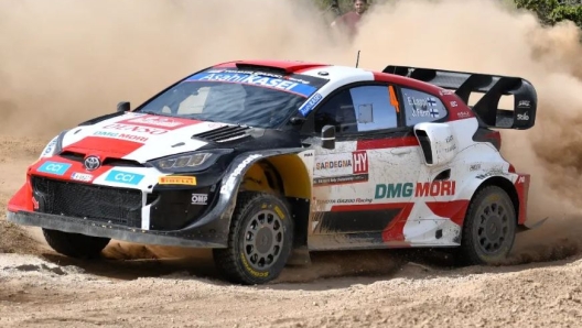 Esapekka Lappi al volante della Toyota (foto @rallyitaliasardegna)