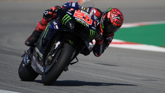 Yamaha French rider Fabio Quartararo rides during the first MotoGP free practice session of the Moto Grand Prix de Catalunya at the Circuit de Catalunya on June 3, 2022 in Montmelo on the outskirts of Barcelona. (Photo by LLUIS GENE / AFP)