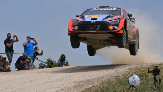 Spanish driver Dani Sordo steers his Hyundai assisted by his co-driver Candido Carrera, across Micky's Jump on June 4, 2022 during the SS15 special near Pattada of the Rally of Sardegna, 5th round of the FIA World Rally Championship. (Photo by Andreas SOLARO / AFP)