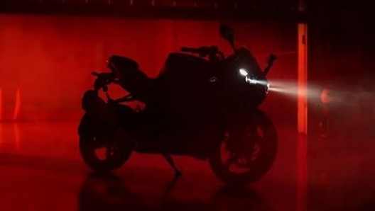 Bmw Motorrad India ha disseminato sui social eloquenti indizi sull'arrivo della G 310 RR