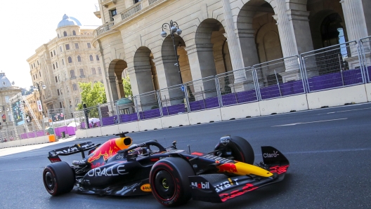 epa10007704 Dutch Formula One driver Max Verstappen of Red Bull Racing in action during the third practice session of the Formula One Grand Prix of Azerbaijan at the Baku City Circuit in Baku, Azerbaijan, 11 June 2022. The Formula One Grand Prix of Azerbaijan will take place on 12 June 2022.  EPA/ALI HAIDER