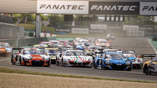 La partenza del GT World Challenge Europe in occasione della gara endurance al Paul Ricard. Sro