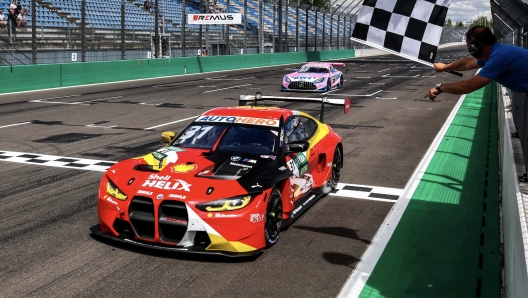 La Bmw M4 di Sheldon Van Der Linde, leader della classifica. Dtm