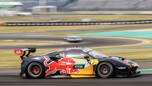 La Ferrari 488 (AF Corse) di Felipe Fraga. Dtm