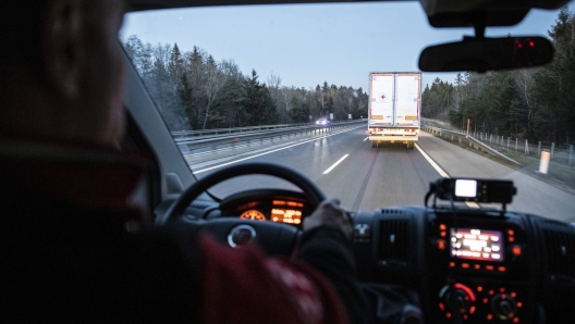 UCRAINA: CONTINUA IL PONTE UMANITARIO DELLA CROCE ROSSA ITALIANA CAMION - UCRAINA: CONTINUA IL PONTE UMANITARIO DELLA CROCE ROSSA ITALIANA - fotografo: UFFICIO IMAGOECONOMICA